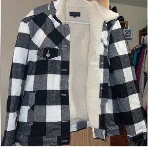 Winter jacket - very warm and pretty - size l, but also good for medium!